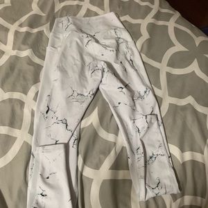White marble leggings